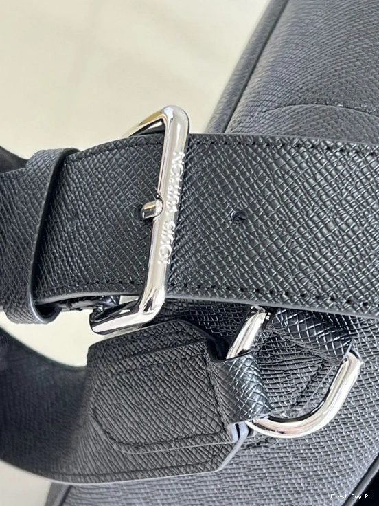 Firstbag MESSENGER VUITTON LOUIS FLAP NEW 0716
